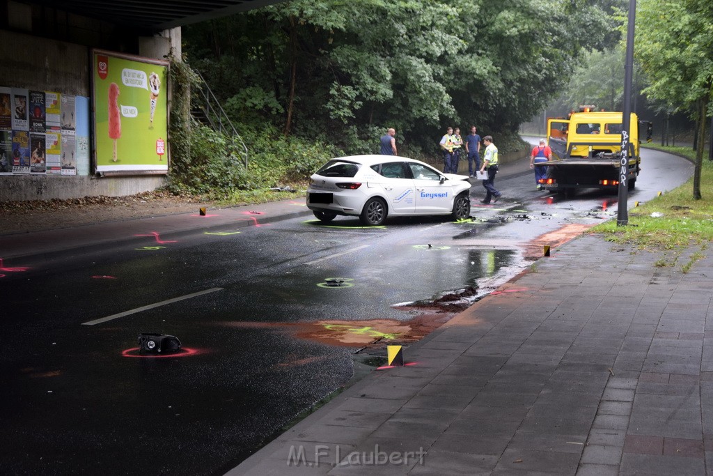 VU Frontal Koeln Hoehenhaus Berlinerstr vor Leuchterstr P71.JPG - Miklos Laubert